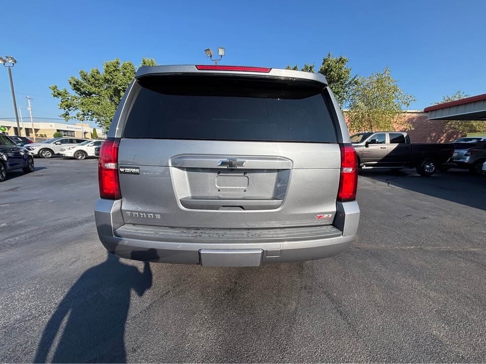2018 Chevrolet Tahoe LT photo 2