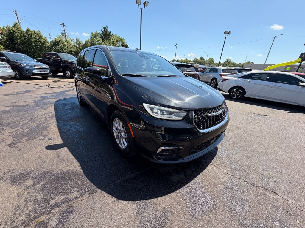 Used 2023 Chrysler Pacifica Touring L Van