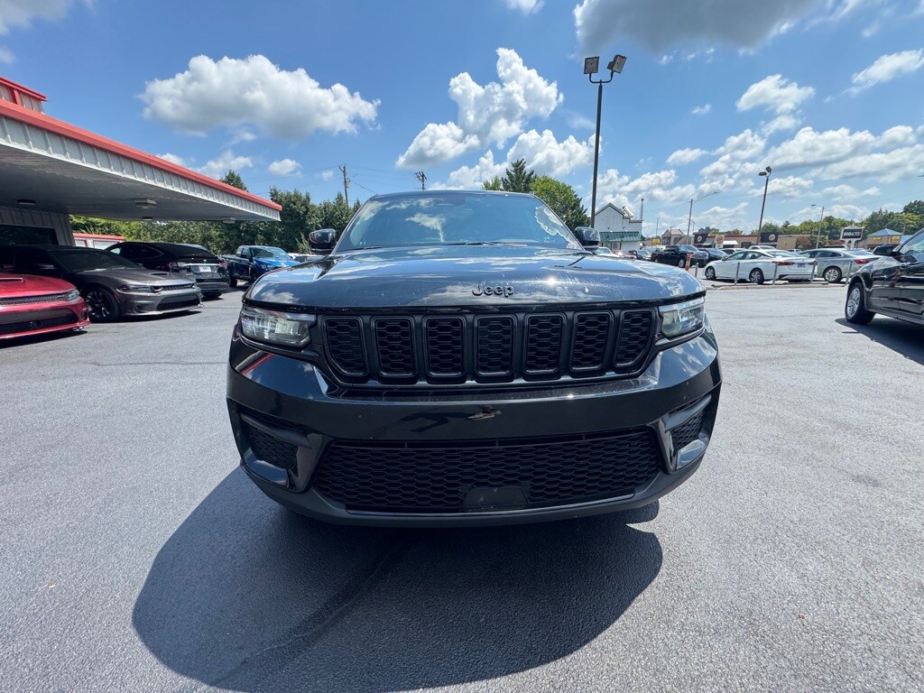 2024 Jeep Grand Cherokee Laredo photo 2