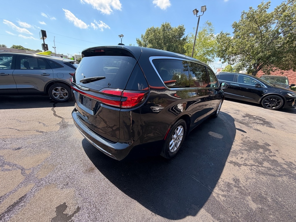 Used 2023 Chrysler Pacifica Touring L Van