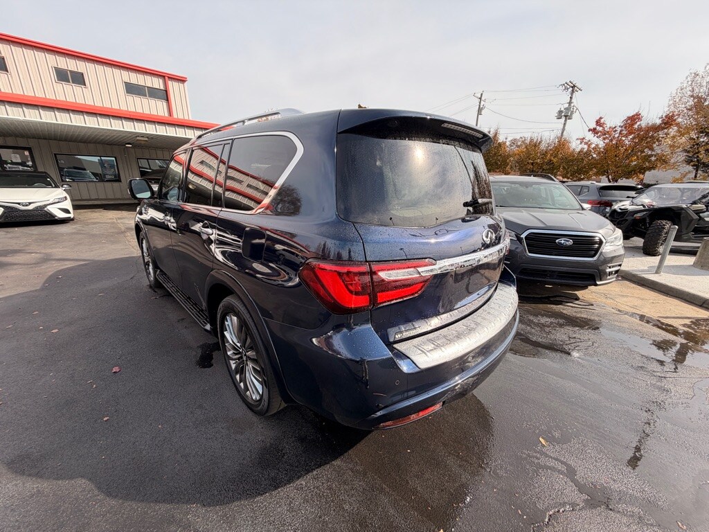 2019 Infiniti QX80 Luxe photo 2