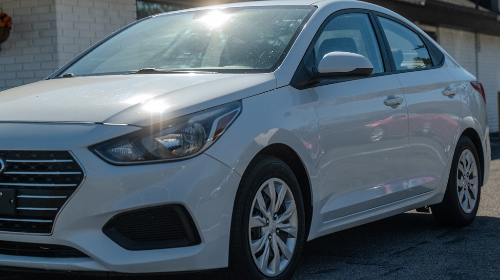 2020 Hyundai Accent SE photo 2