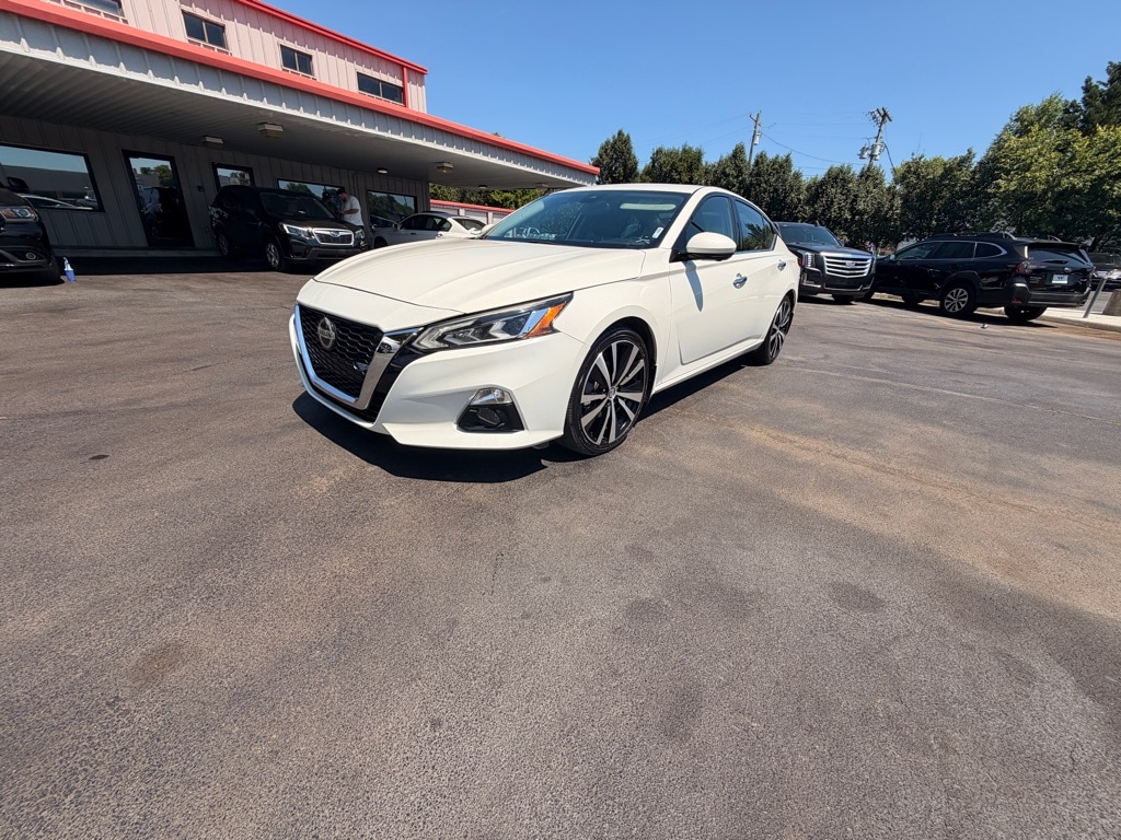 2020 Nissan Altima 2.5 Platinum's photo