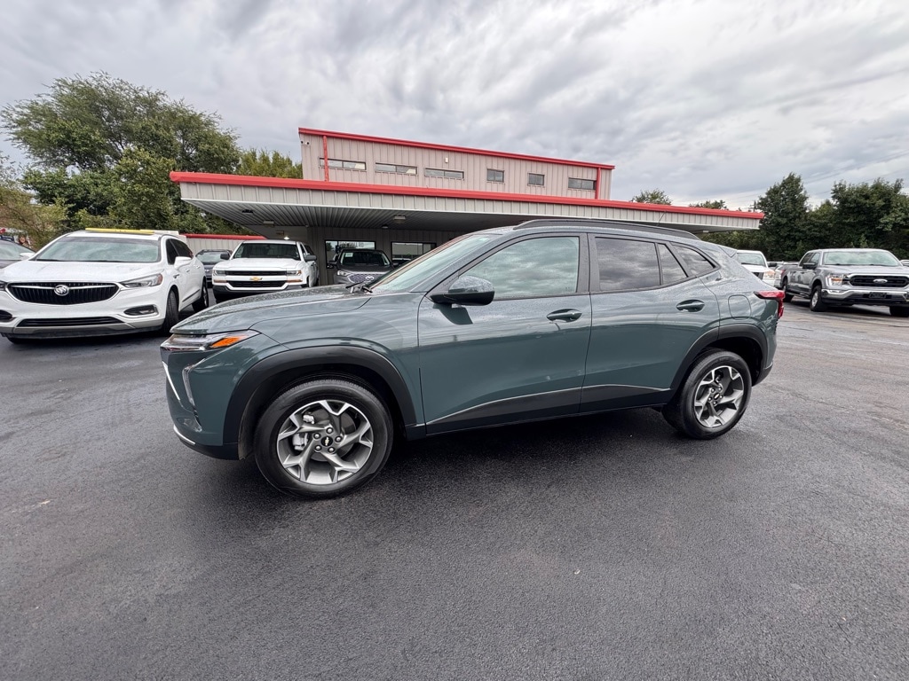 Used 2025 Chevrolet Trax 1LT SUV