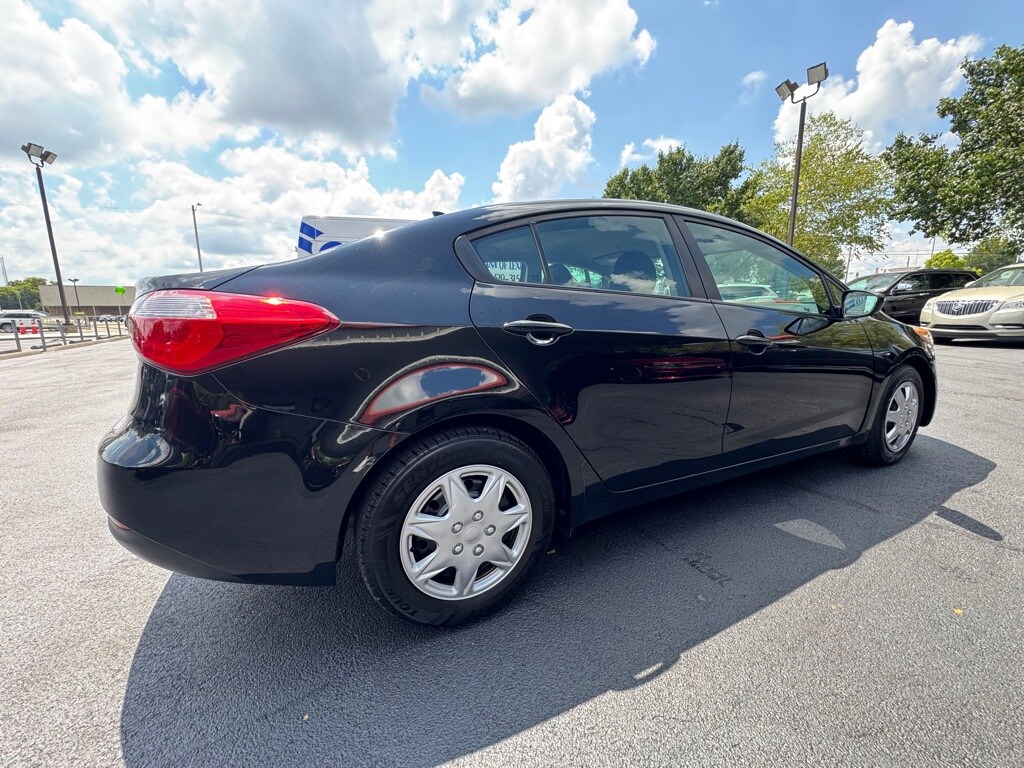 2016 Kia Forte LX photo 3