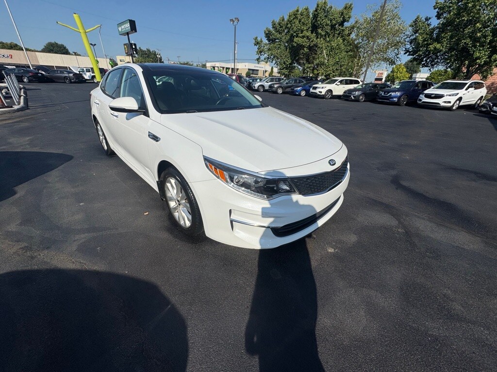2018 Kia Optima EX photo 2