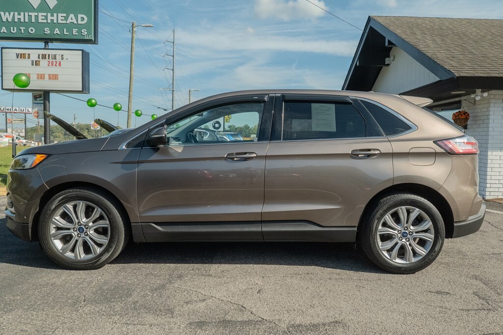 2019 Ford Edge Titanium photo 2