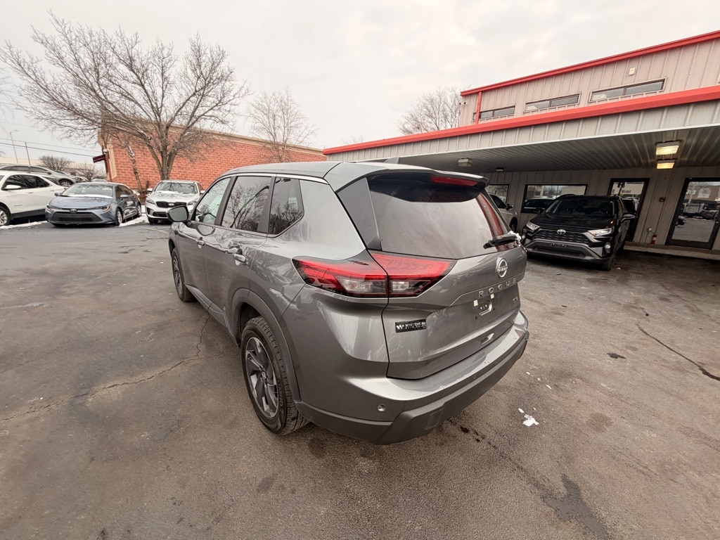 Used 2024 Nissan Rogue SV SUV