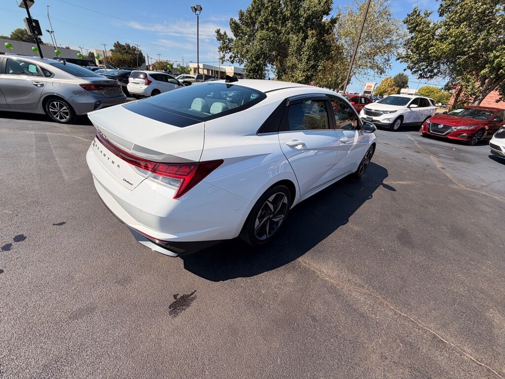 2021 Hyundai Elantra Limited photo 3