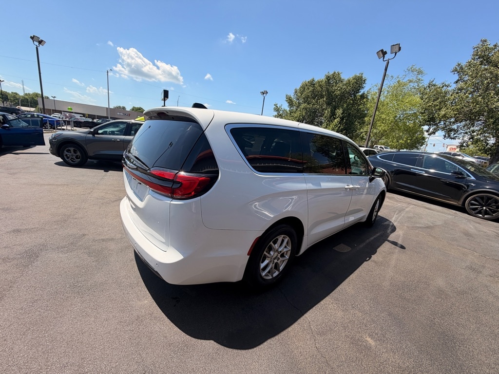 Used 2023 Chrysler Pacifica Touring L Van