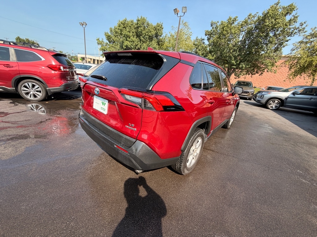 2021 Toyota RAV4 LE - Photo 6