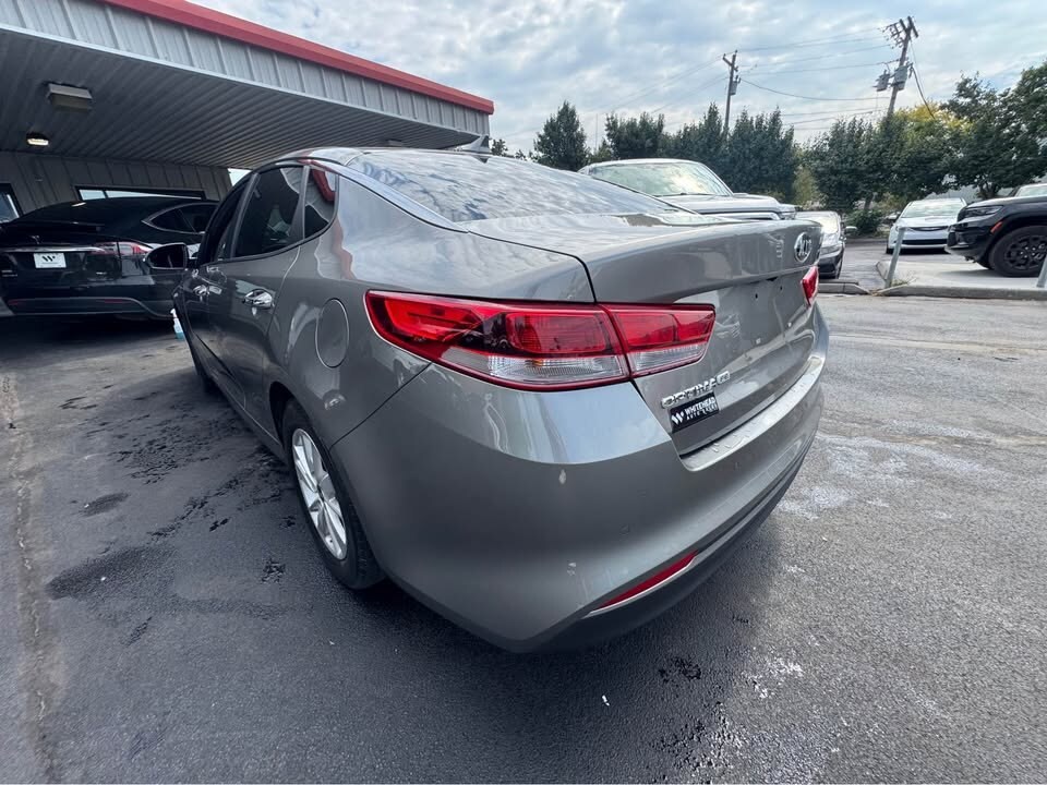 2018 Kia Optima LX photo 3