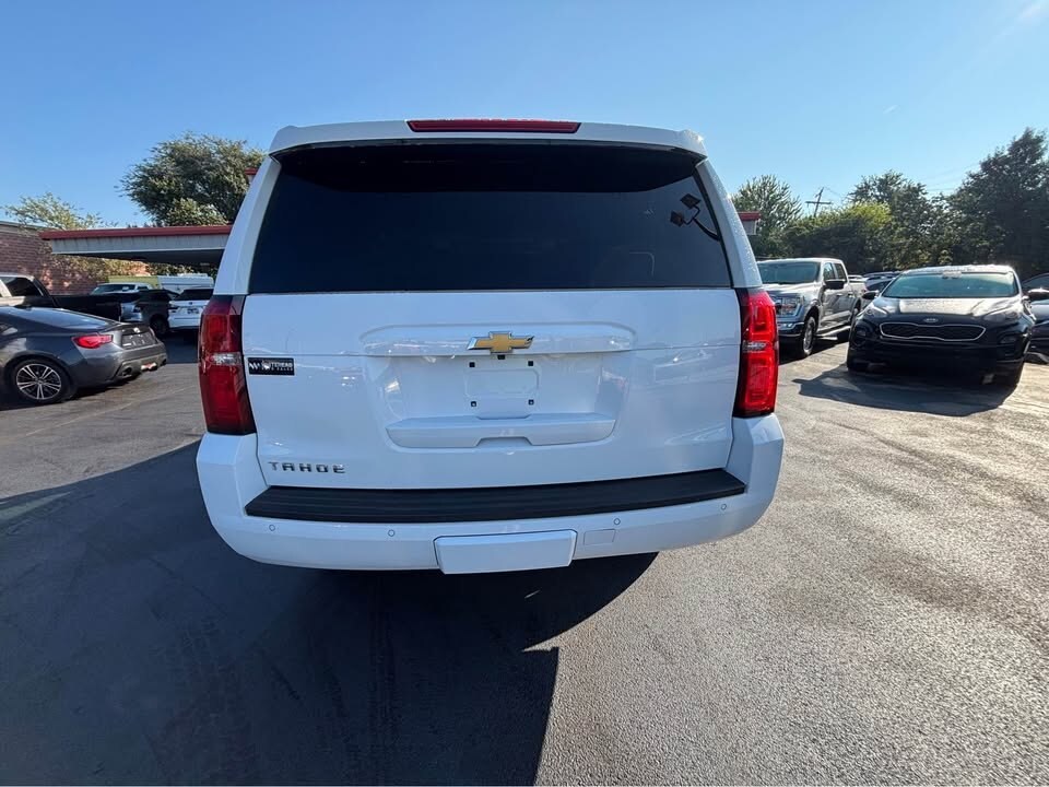 2019 Chevrolet Tahoe LT photo 2