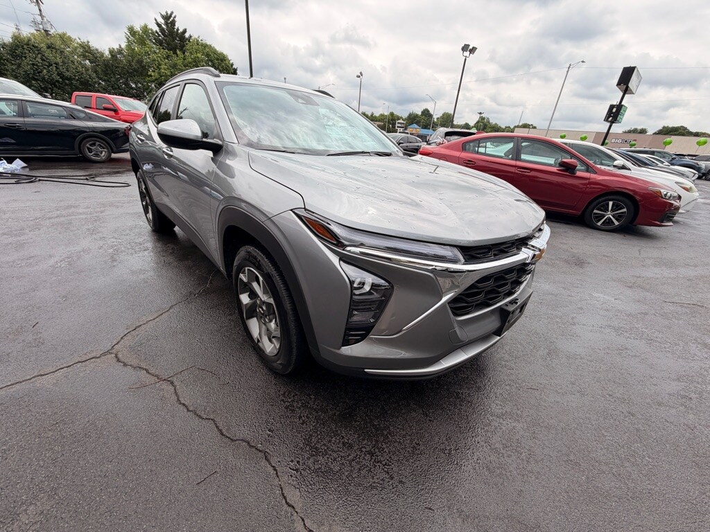 Used 2025 Chevrolet Trax 1LT SUV