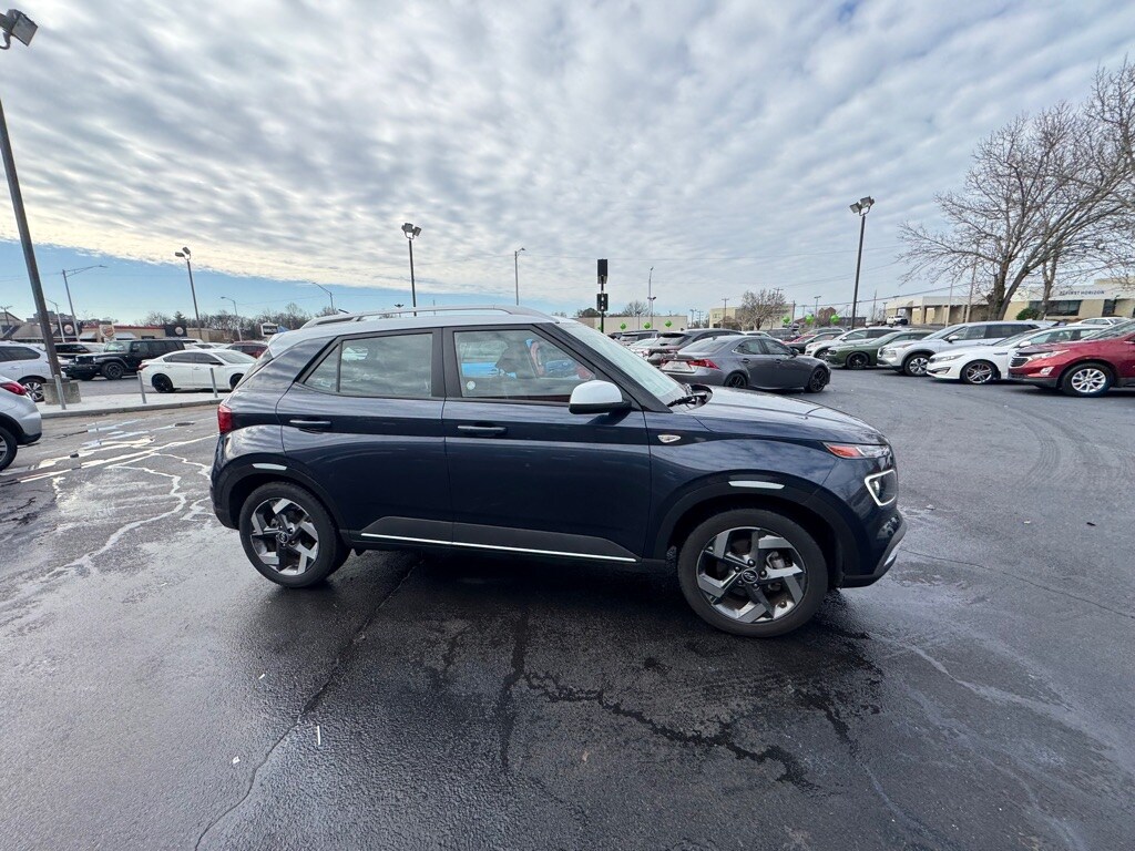 Used 2024 Hyundai Venue SEL Hatchback