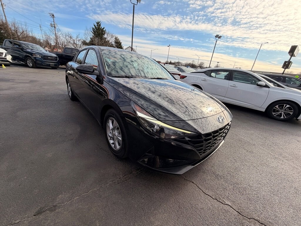 Used 2021 Hyundai Elantra SE Sedan