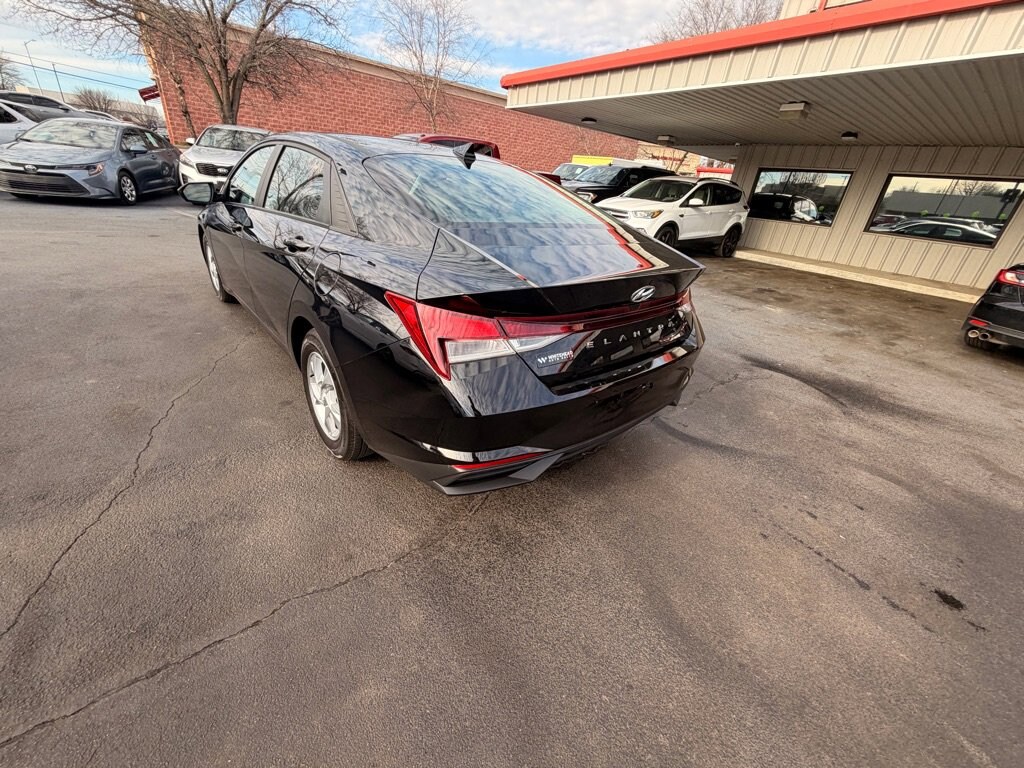 Used 2021 Hyundai Elantra SE Sedan