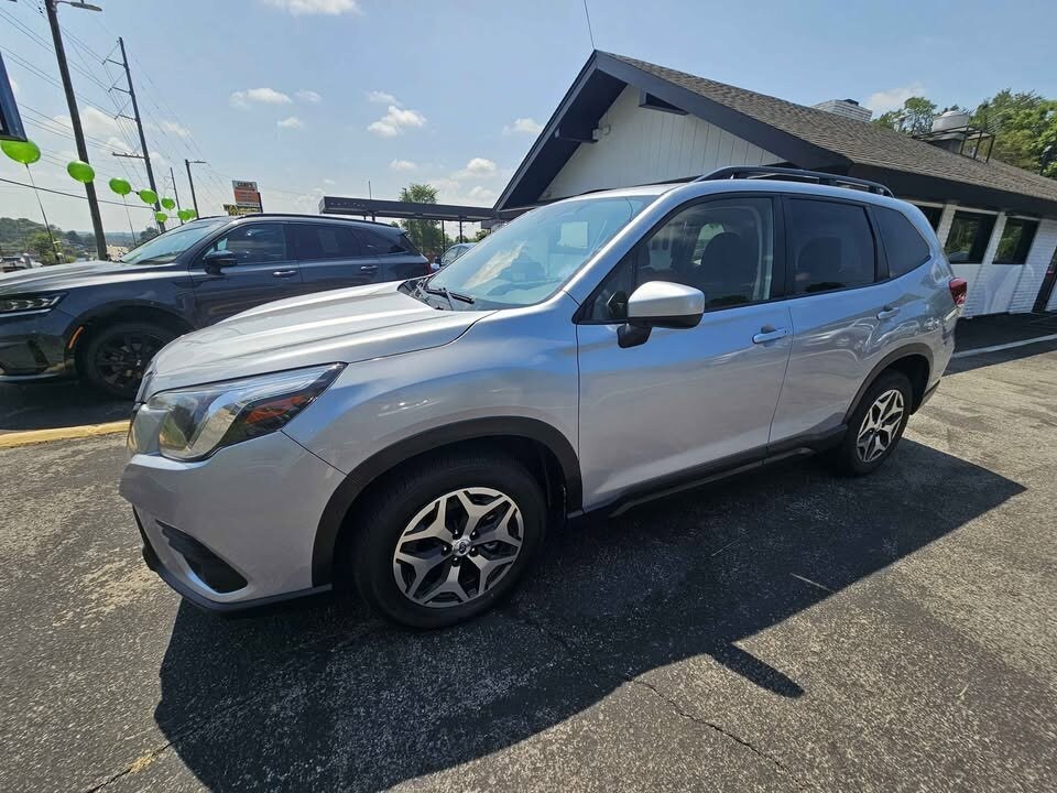 2022 Subaru Forester Premium photo 3