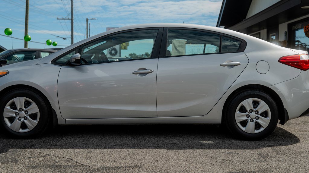 2016 Kia Forte LX photo 2