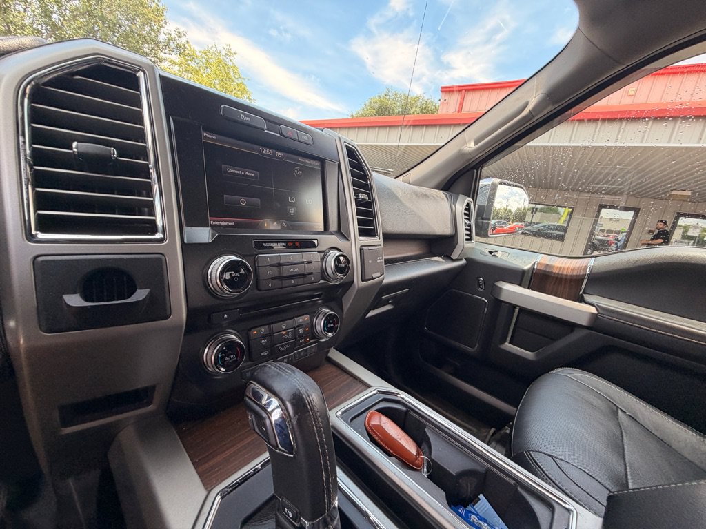 2015 Ford F-150 Lariat - Photo 11