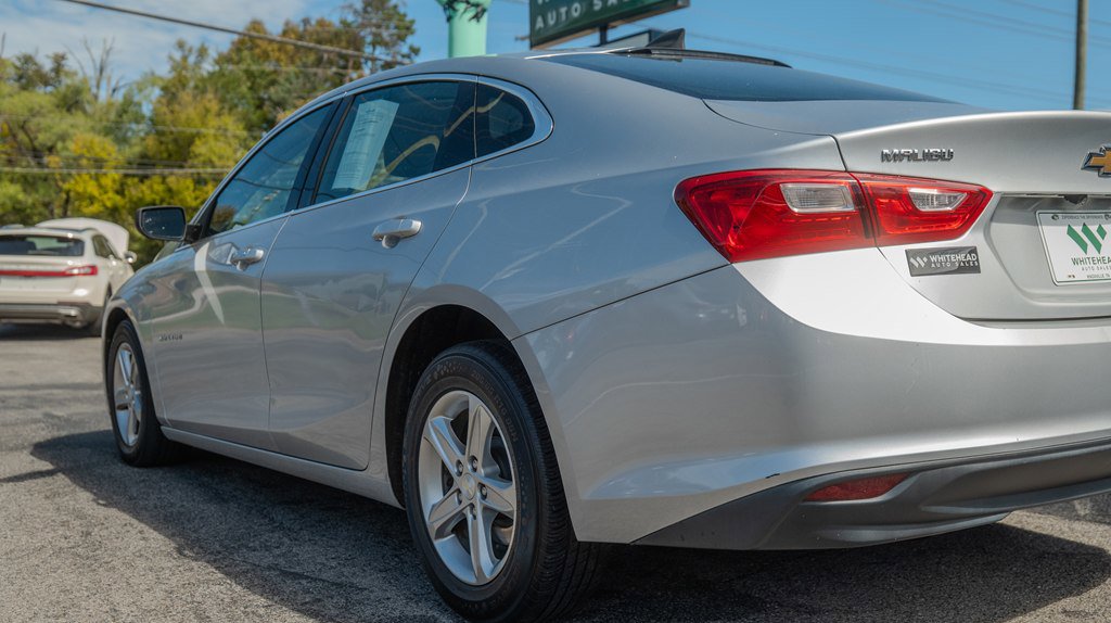2019 Chevrolet Malibu photo 3