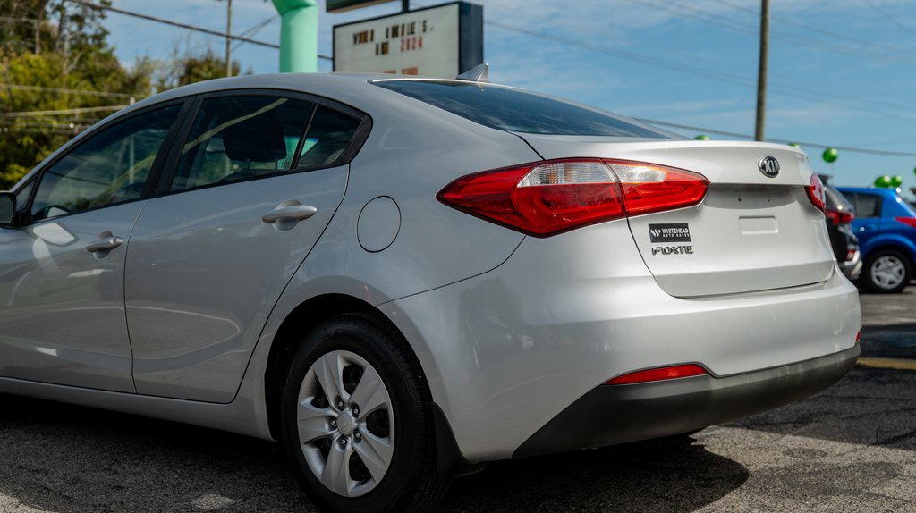 2016 Kia Forte LX photo 3