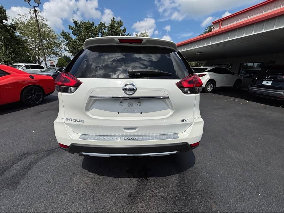 2017 Nissan Rogue SV photo 3