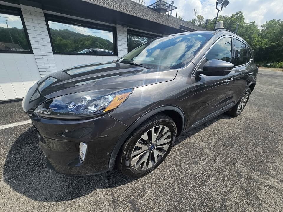 2020 Ford Escape Titanium Hybrid photo 2