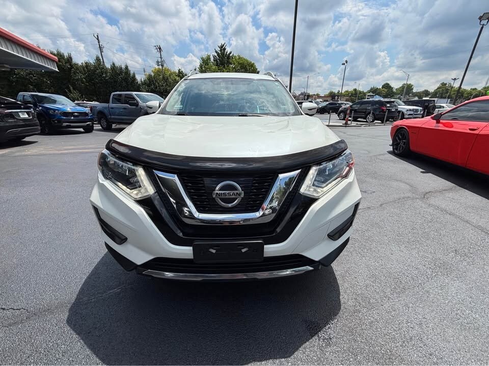 2017 Nissan Rogue SV photo 2