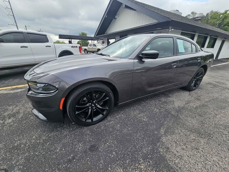 2017 Dodge Charger SE photo 2