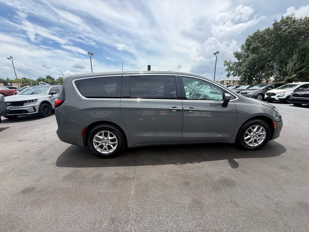 Used 2023 Chrysler Pacifica Touring L Van Passenger Van
