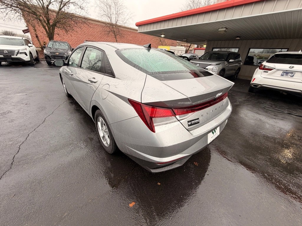 Used 2021 Hyundai Elantra SE Sedan
