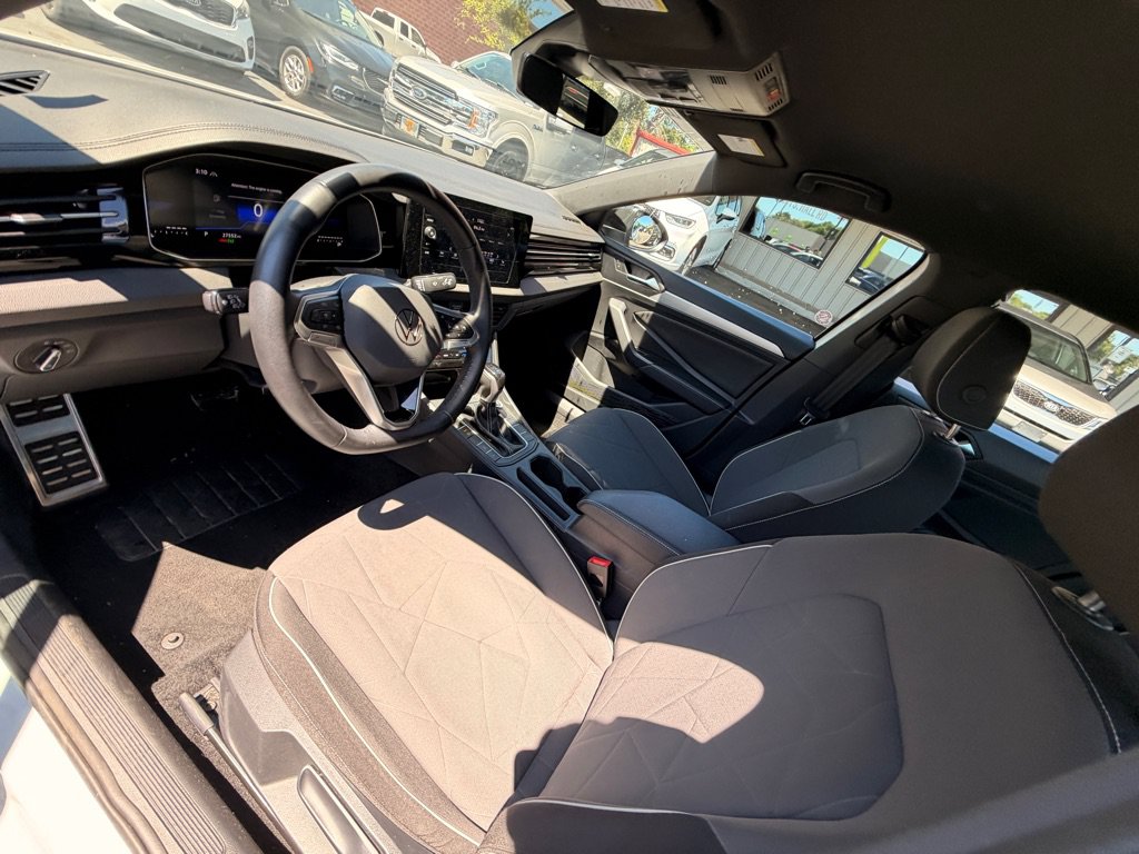 2025 Volkswagen Jetta Sport - Photo 8