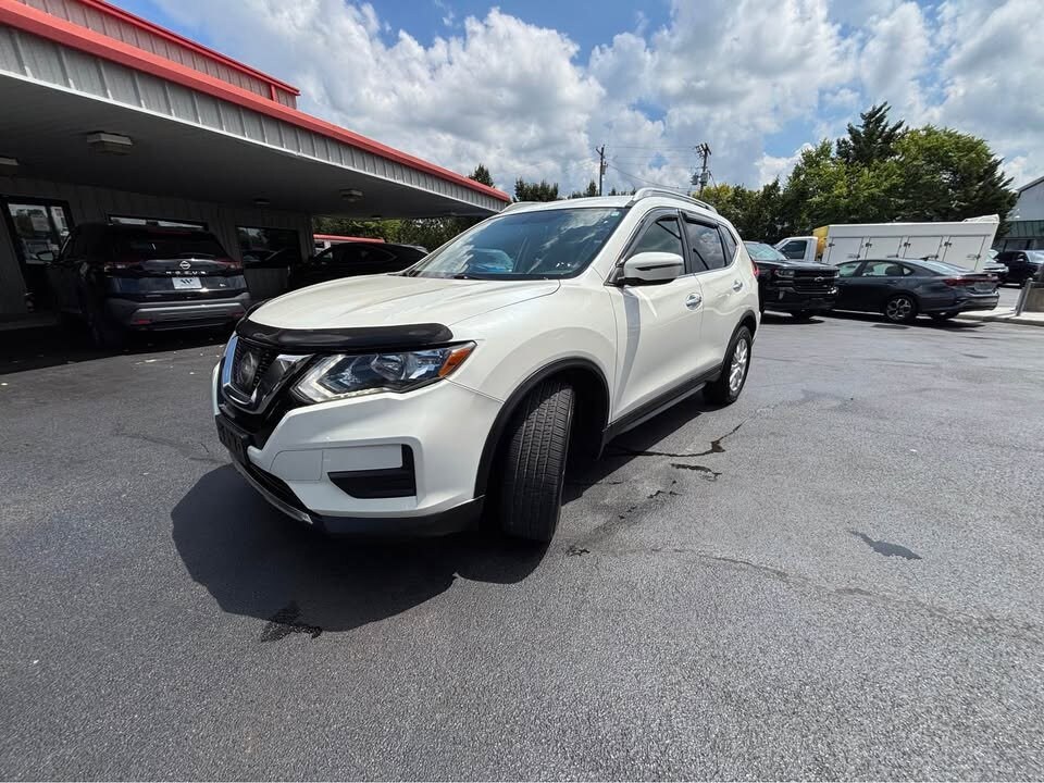 2017 Nissan Rogue SV photo 4