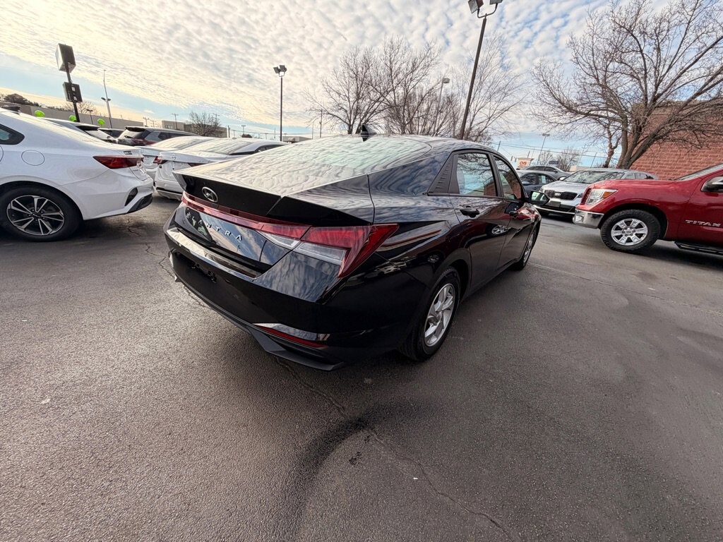 Used 2021 Hyundai Elantra SE Sedan