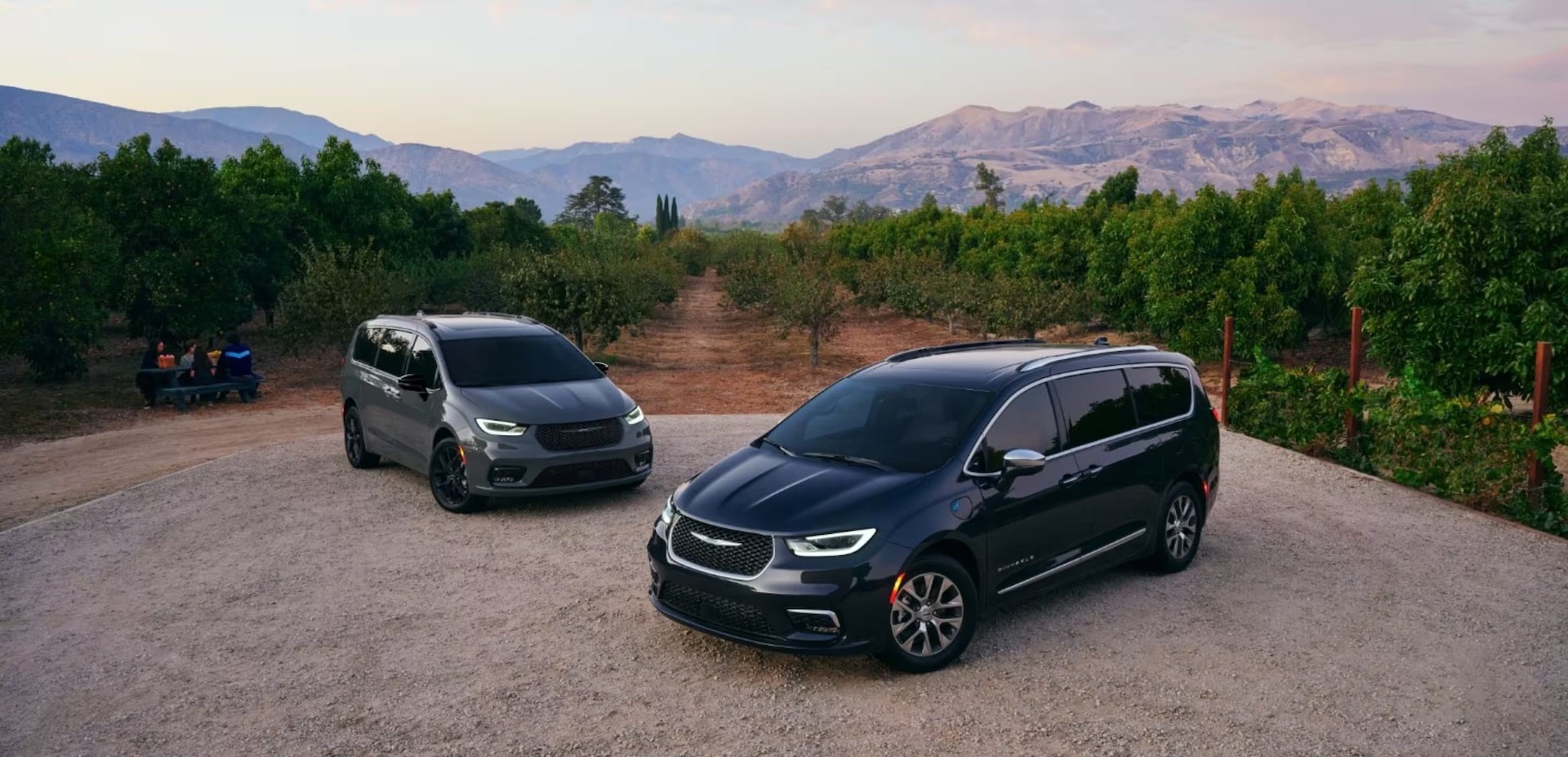 2023-chrysler-pacifica-gallery-11-exterior.jpg.image.2880.jpeg