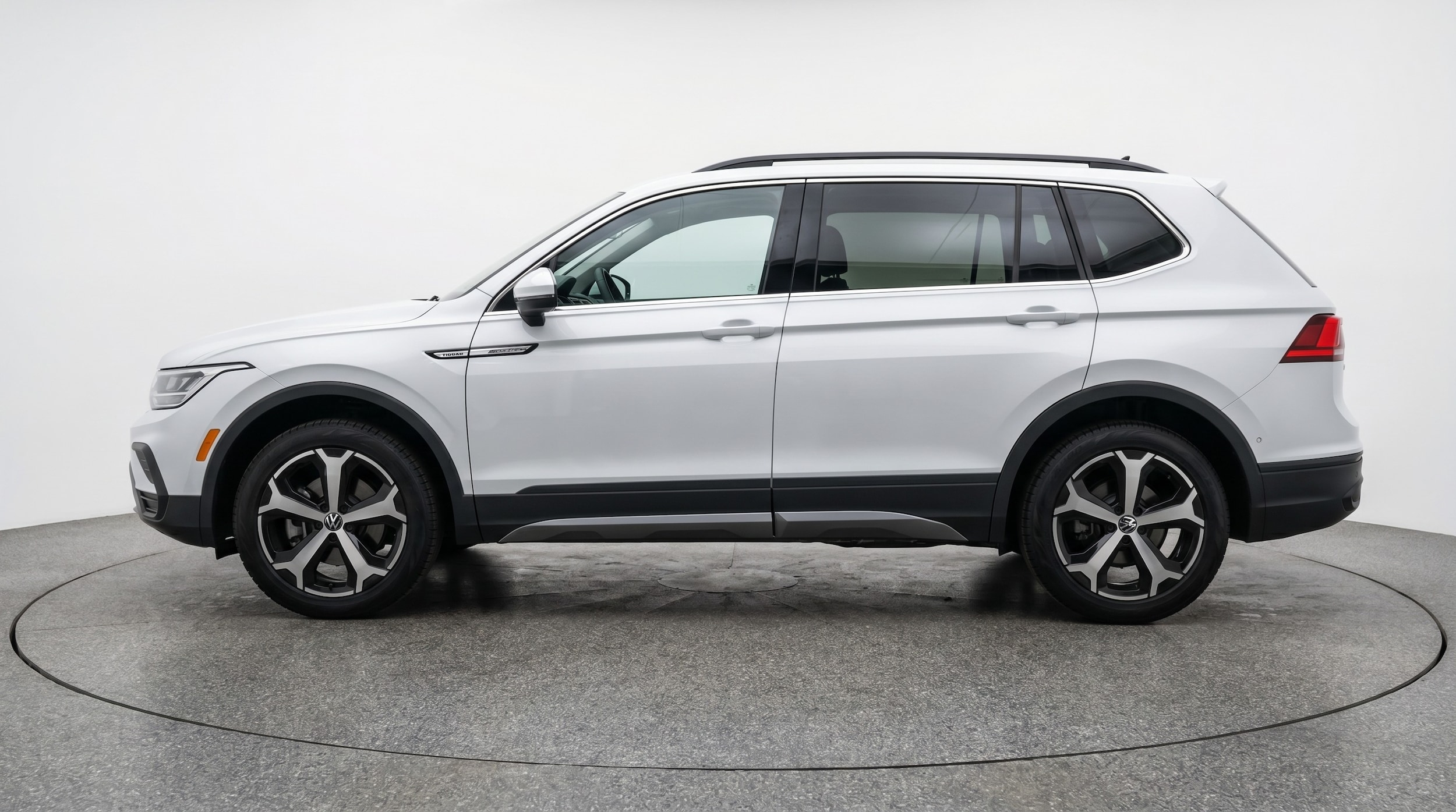Thumbnail: 2026 Volkswagen Tiguan - 4