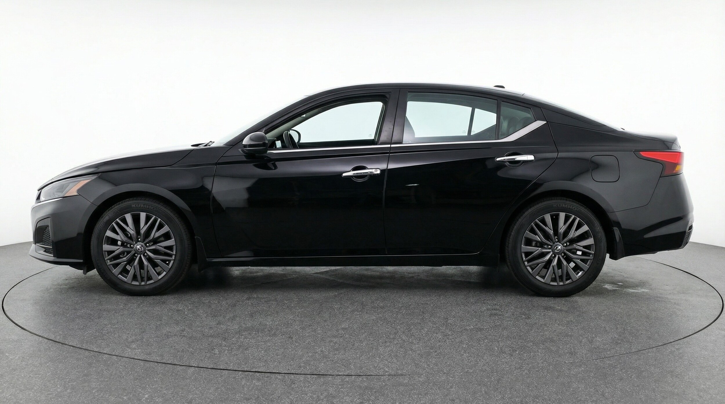 Thumbnail: 2025 Nissan Altima - 4