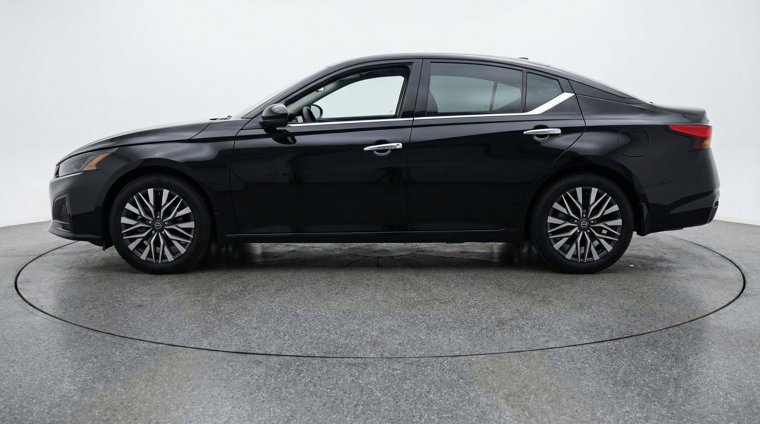 Thumbnail: 2025 Nissan Altima - 4