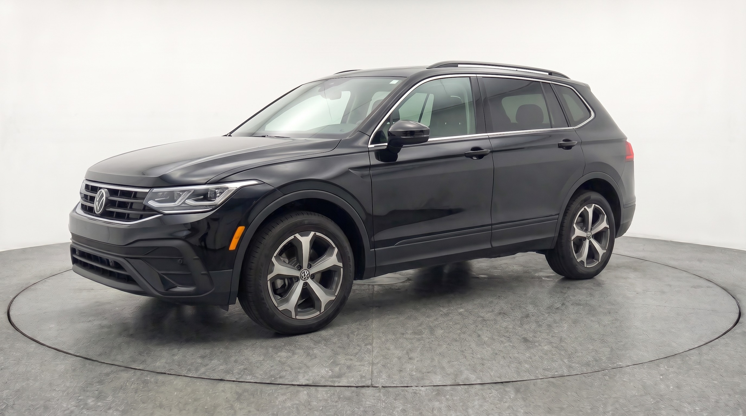 Thumbnail: 2026 Volkswagen Tiguan - 3