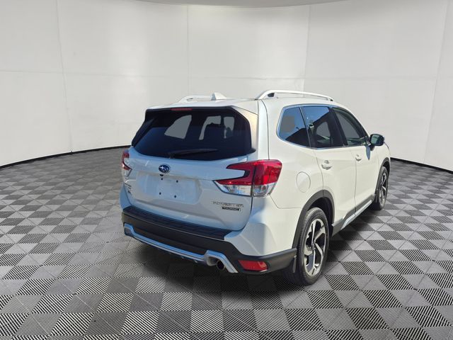 2022 Subaru Forester Touring photo 2