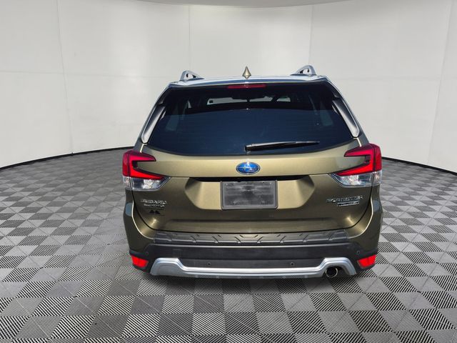 2023 Subaru Forester Touring photo 4