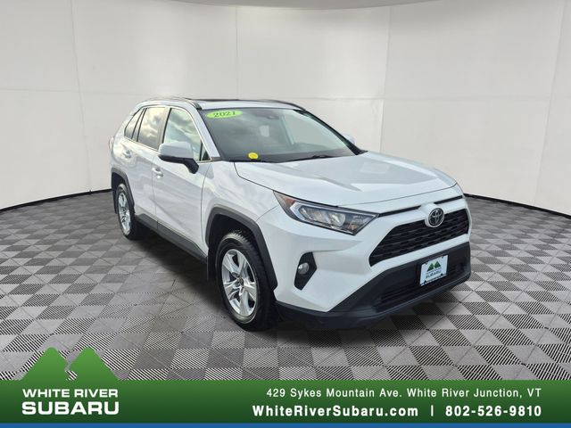 2021 Toyota RAV4 XLE's photo