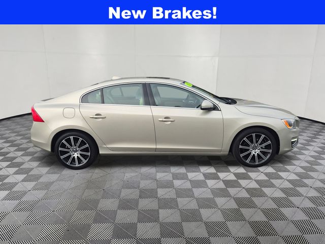 2017 Volvo S60 Inscription T5 Platinum photo 2