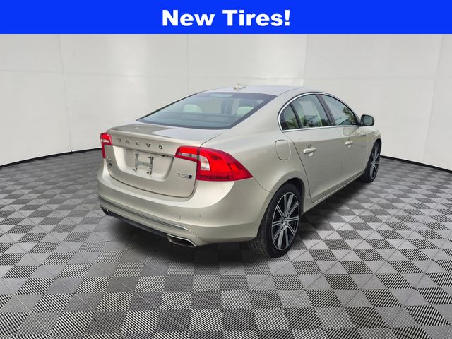 2017 Volvo S60 Inscription T5 Platinum photo 3