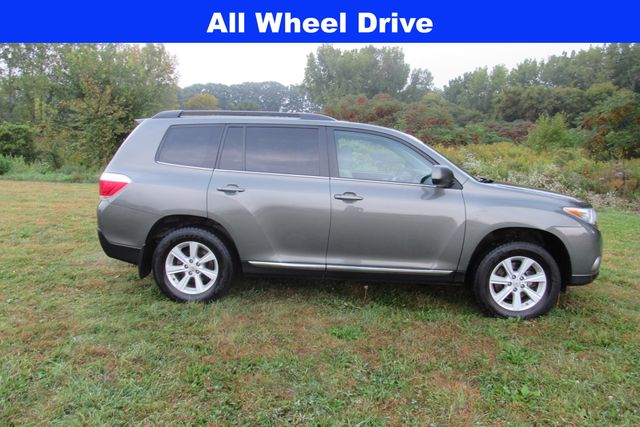 Used 2012 Toyota Highlander SE with VIN 5TDBK3EH4CS104964 for sale in White River Junction, VT