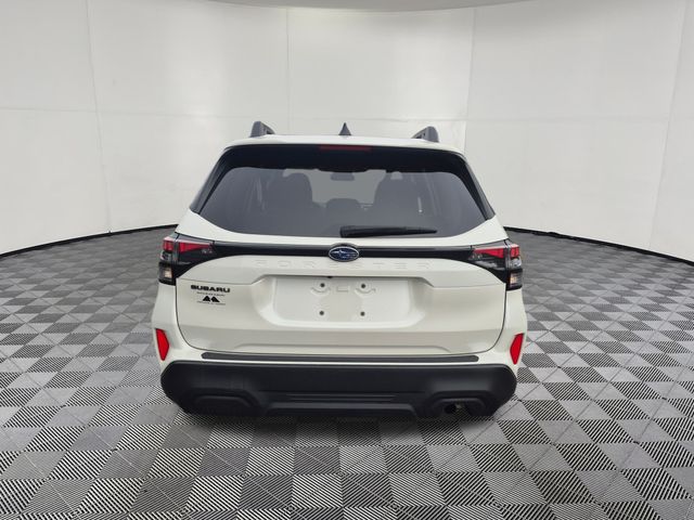 2025 Subaru Forester Premium photo 4