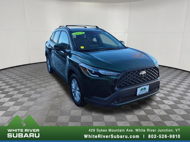 2024 Toyota Corolla Cross LE's photo