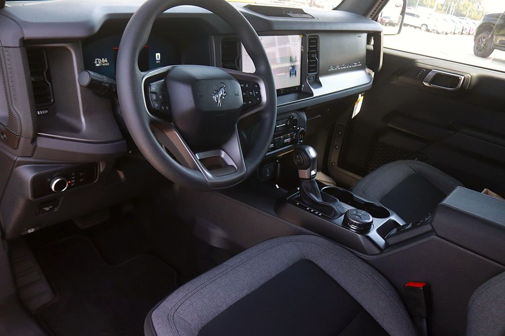 2025 Ford Bronco 4-Door Base - Photo 13
