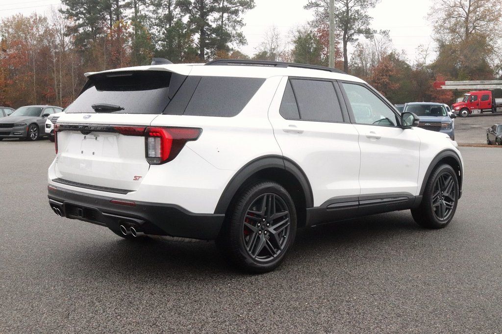 2026 Ford Explorer ST - Photo 7